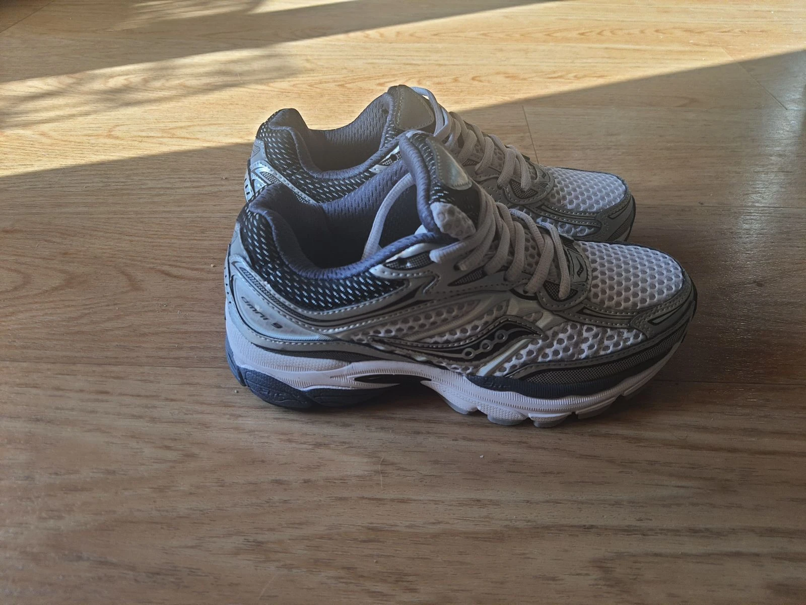 Saucony omni 9 taille 37 grey/whute – photo 4